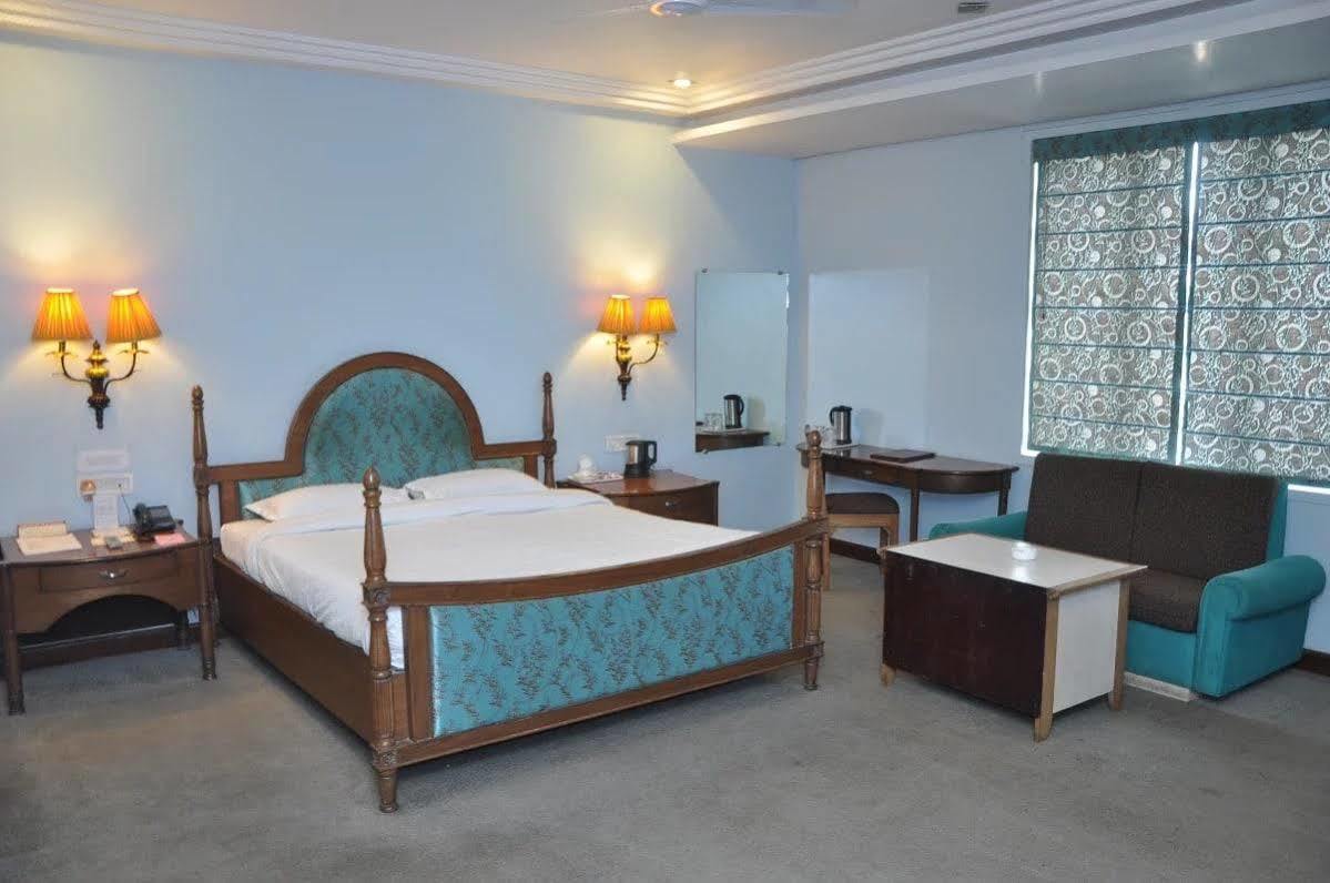 Hotel Grand International Rāipur Eksteriør bilde